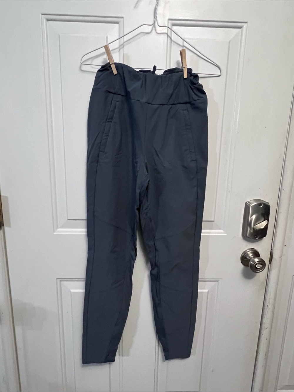 Athleta Women’s Dark Gray Textured Stretch Pull On Pants Zip Pockets Size 10